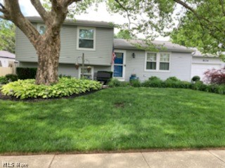 Beautiful Home in well established neighborhood,just waiting for its new Owners!Reynoldsburg School District!
This Tri-level home offers new flooring in dining area,living room and lower level Family room.
Newer windows in 2012,roof 2005,and siding in 2013 as well as plenty of insulation add to the updates!
3 Bedrooms(2 with new carpeting),and plenty of room in the lower level Family area for the little ones or or a Man Cave.
Plenty of space for Entertaining in the back yard,which has a concrete area perfect for grill space or add a Pergola and enjoy the shade,and peacefullness of your back yard.Home Is a Total of 1420 sq.ft
The backyard is also fenced in for the little ones or for your Furbababies to enjoy with no worries!
Dont wait to view this home! Possession at time of Transfer!Close commute to Columbus or Newark areas