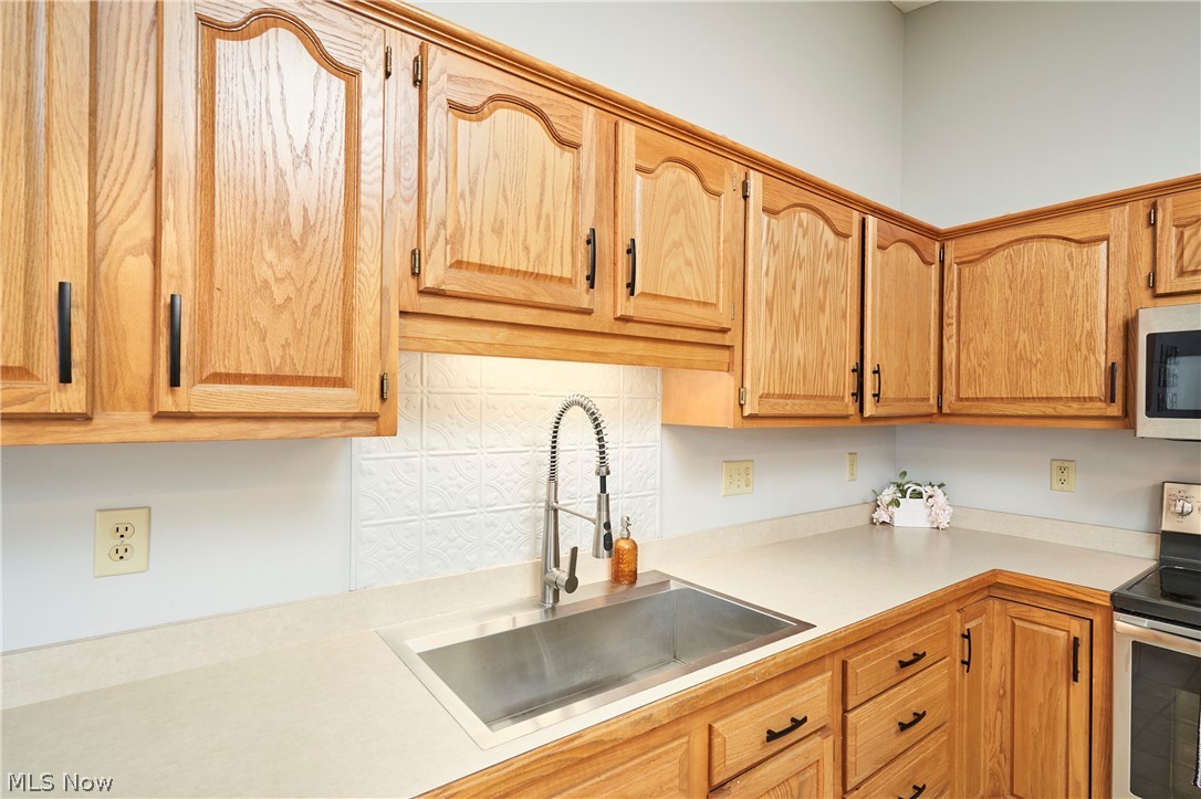 Ryan Village Condos Ph 01 - Residential