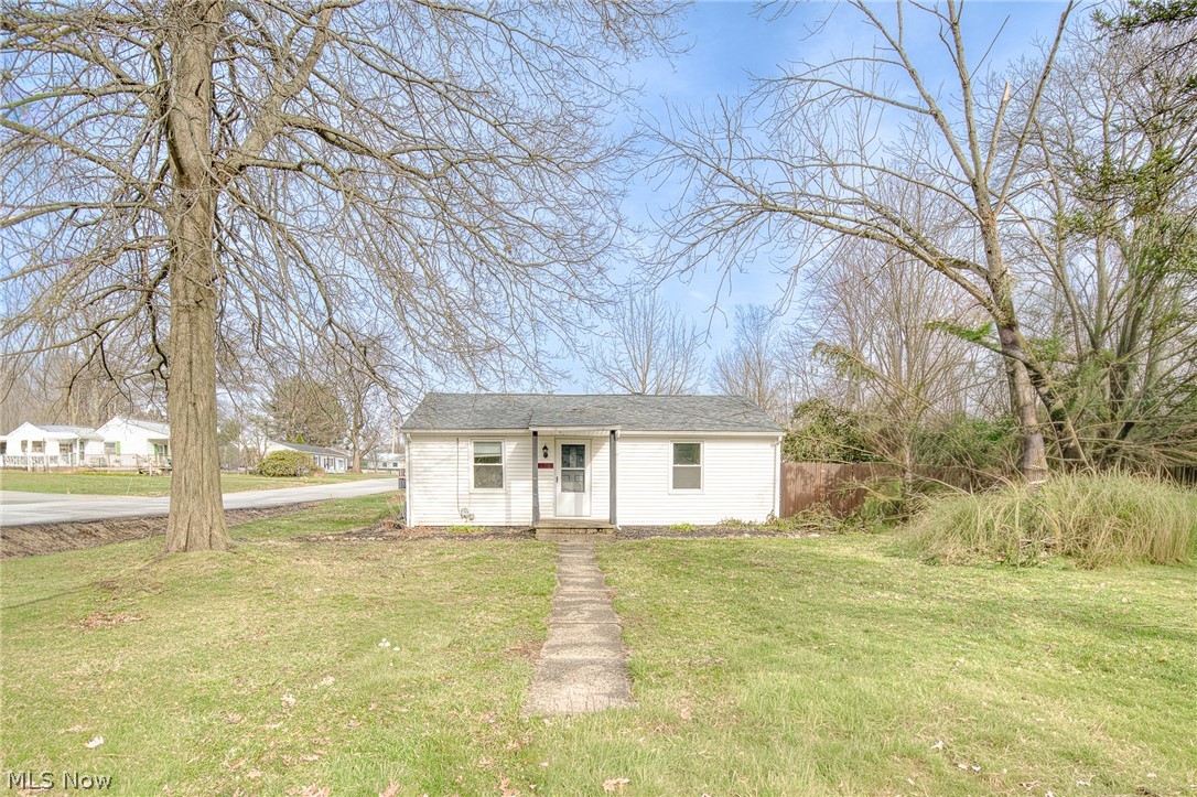This charming 3-bedroom, 1-bath ranch home offers comfortable one-floor living in a desirable neighborhood. Perfect for first-time buyers, downsizers, or anyone seeking low-maintenance convenience, this well-cared-for single-story residence features  1,360 sq ft of bright, functional space. 
Step inside to find a welcoming open layout with neutral tones, fresh carpet in the living areas and bedrooms, and easy-care flooring in the kitchen and bath. The spacious living room flows naturally into the eat in kitchen. The eat-in kitchen includes plenty of cabinetry, countertop space, and modern appliances, ready for everyday meals or casual entertaining. All three bedrooms provide ample closet space and natural light, while the full bathroom is conveniently located for daily routines. The living room and family room offer lots of space for gatherings. 
Outside, enjoy a fully fenced backyard, great for pets, play, or relaxing in privacy. The detached 2-car garage offers secure parking, and storage. .Additional highlights include a dedicated laundry area, ample natural light throughout, and a practical layout with no stairs to navigate.
This home sits on a generous lot with room to personalize.  Close to parks, shopping, schools, and major routes, it delivers unbeatable value and move-in readiness. Whether you're starting out or simplifying, this ranch is a fantastic opportunity to make it your own.
