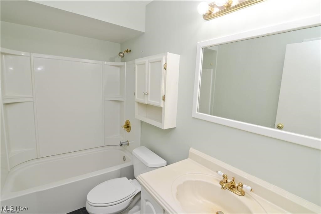 Washington Square 01 - Residential Lease