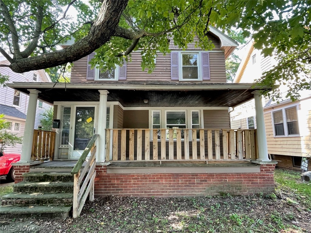 This classic 1926 Cleveland Heights colonial is a fixer upper with tons of potential.  The home is filled with character, and features original doors, trim and built-ins throughout that are in beautiful condition.  The windows in the home have all been recently updated.  The house is just a 10 minute drive from CWRU, The Cleveland Clinic, and University Hospital main campus.  With a bit of hard work this house could really be a gem.