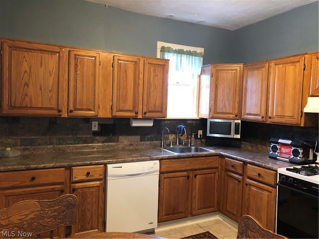 Smiths Sub/Bl 32 - Residential Lease