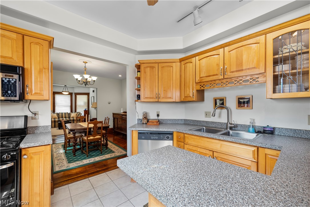 Franklin Terrace Rowhouse Condos - Residential