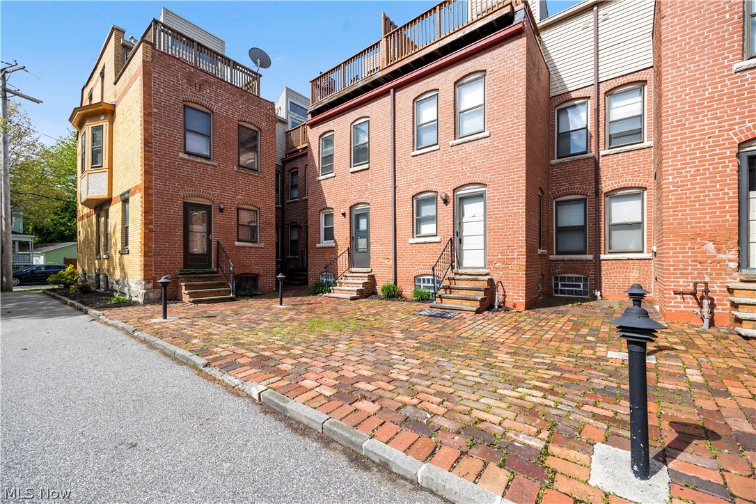 Franklin Terrace Rowhouse Condos - Residential
