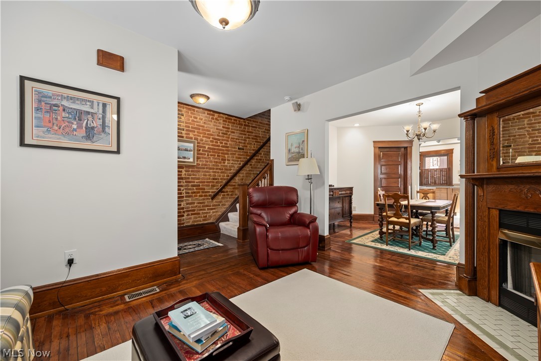 Franklin Terrace Rowhouse Condos - Residential