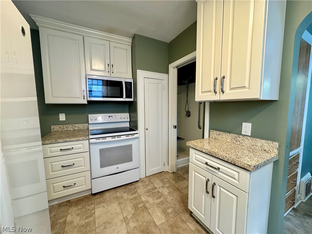 Cleveland Heights Blvd - Residential