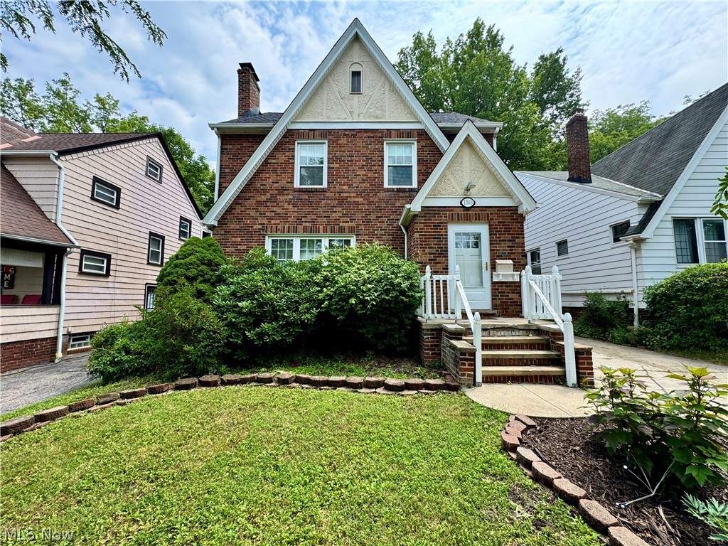 Cleveland Heights Blvd - Residential