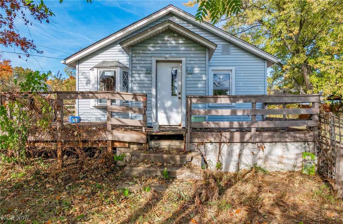 Welcome to 723 Cato Avenue! Calling all investors - this home is ready for you to make it your own! Spacious fenced-in yard and first floor living. Don't miss this great investment opportunity - schedule your private tour today!