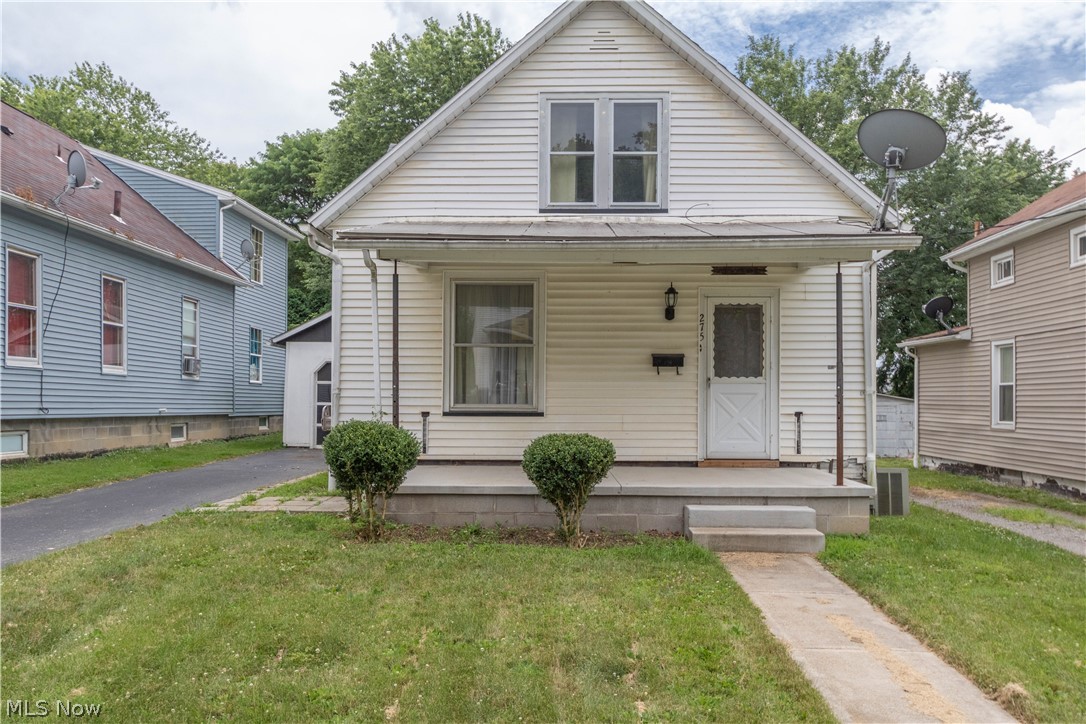If your looking for a doll house this is it sooooo cute, kitchen needs some touching up but overall this house is move in ready.. New Central Air and new roof.. Call today because it will go fast... Fenced Back Yard...