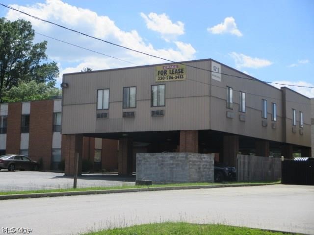 Great location! Monthly rent INCLUDES all utilities. Office space available 460 sq ft.