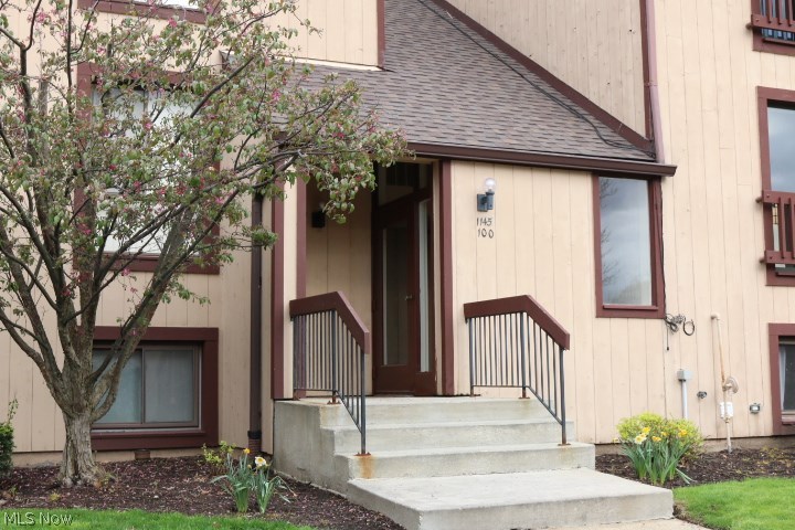 What a bargain for a 2 bedroom, 2 full bath, ground floor unit in Greenwood Village’s Juniper Hills! Master bedroom has a walk-in closet and in-suite bathroom. Furnace and A/C replaced in 2007, windows replaced in 2008, new refrigerator in 2009. Relax on your own private patio after enjoying all the amenities Greenwood has to offer. Live the resort lifestyle in Greenwood Village with both indoor and outdoor pools, clubhouse with workout area, tennis courts, fishing pond, community activities, and trails that lead to the national park and bike and hike. Set up a tour today!