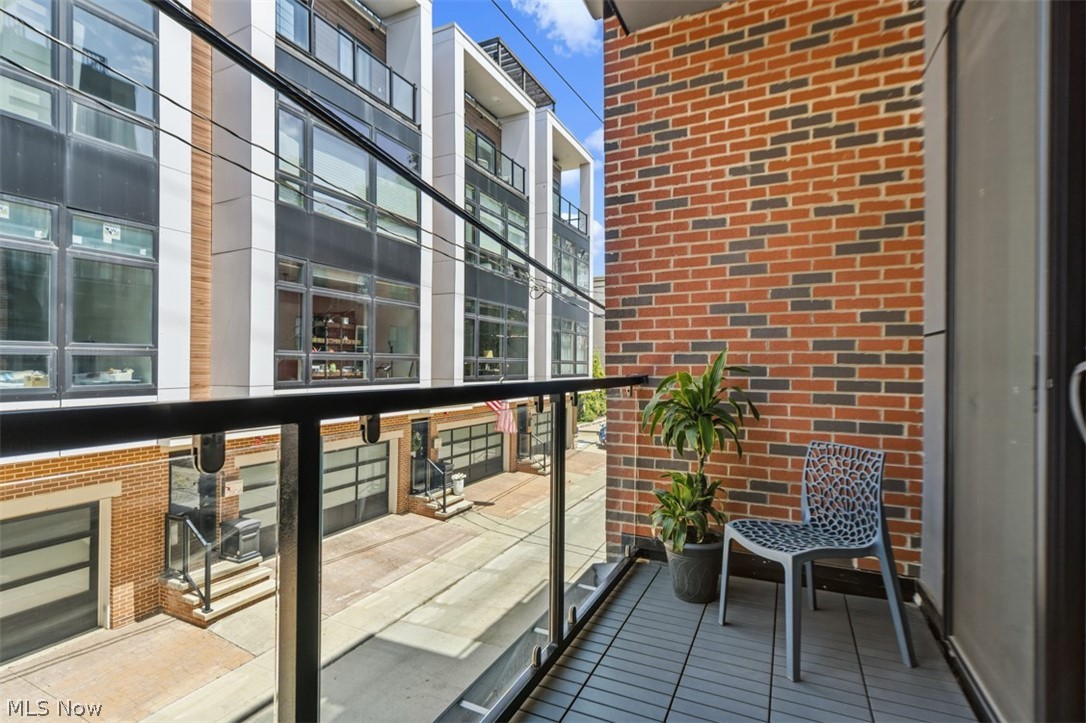 Hinge-Town-Homes - Residential