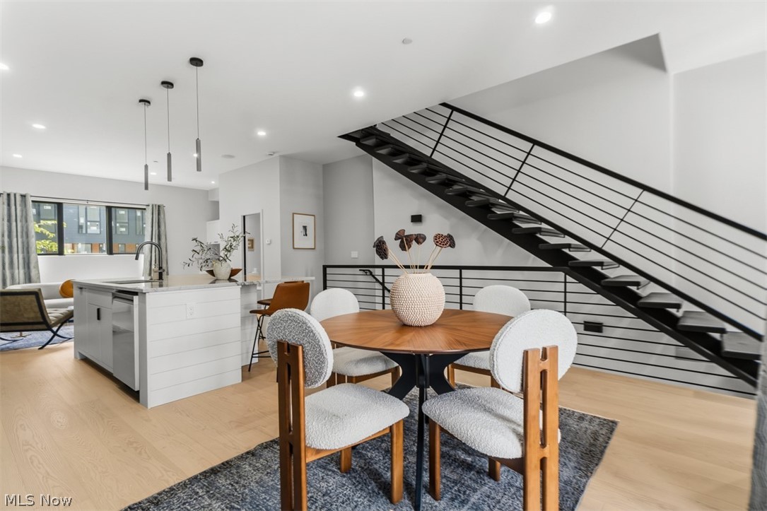 Hinge-Town-Homes - Residential