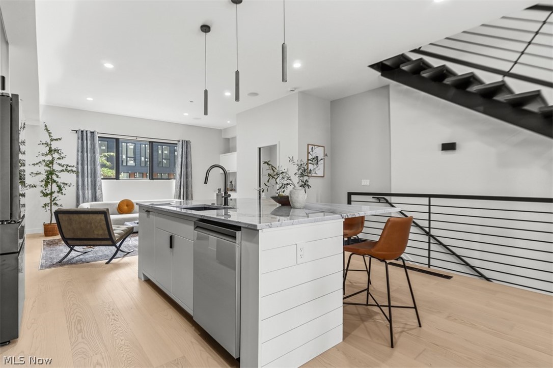 Hinge-Town-Homes - Residential