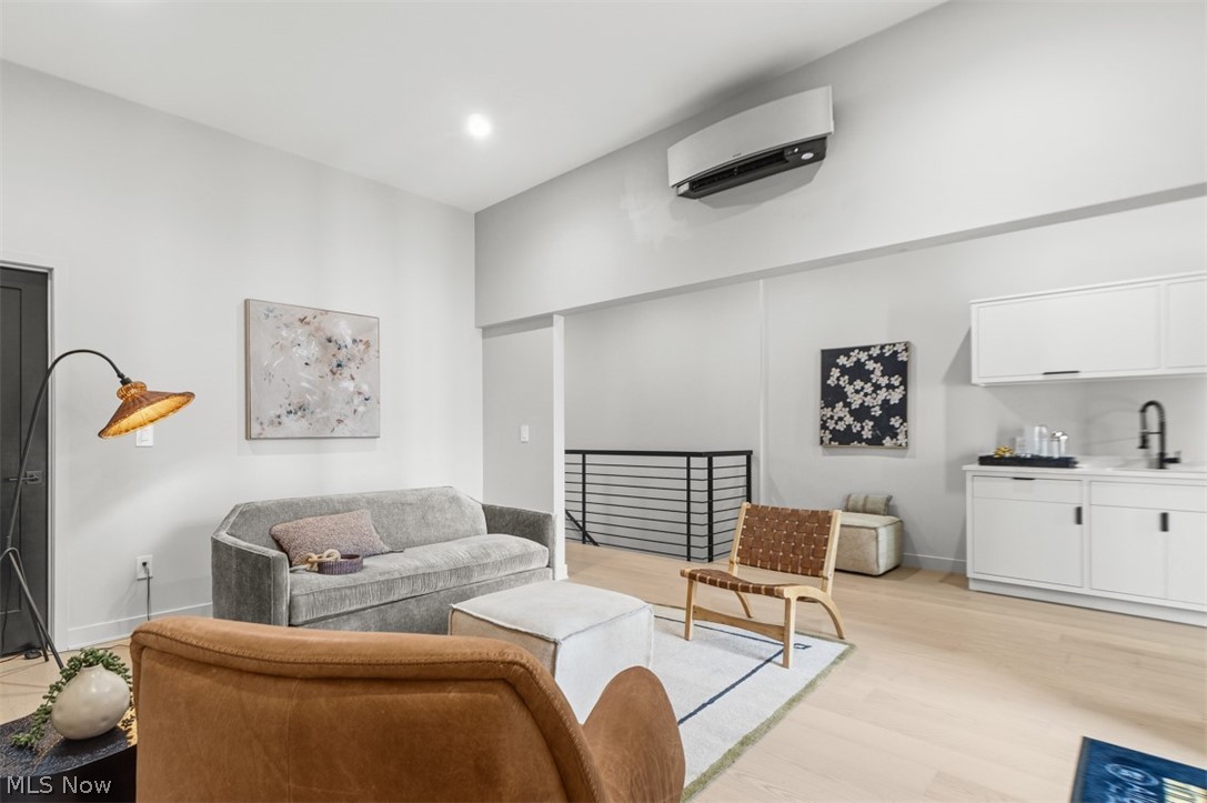 Hinge-Town-Homes - Residential