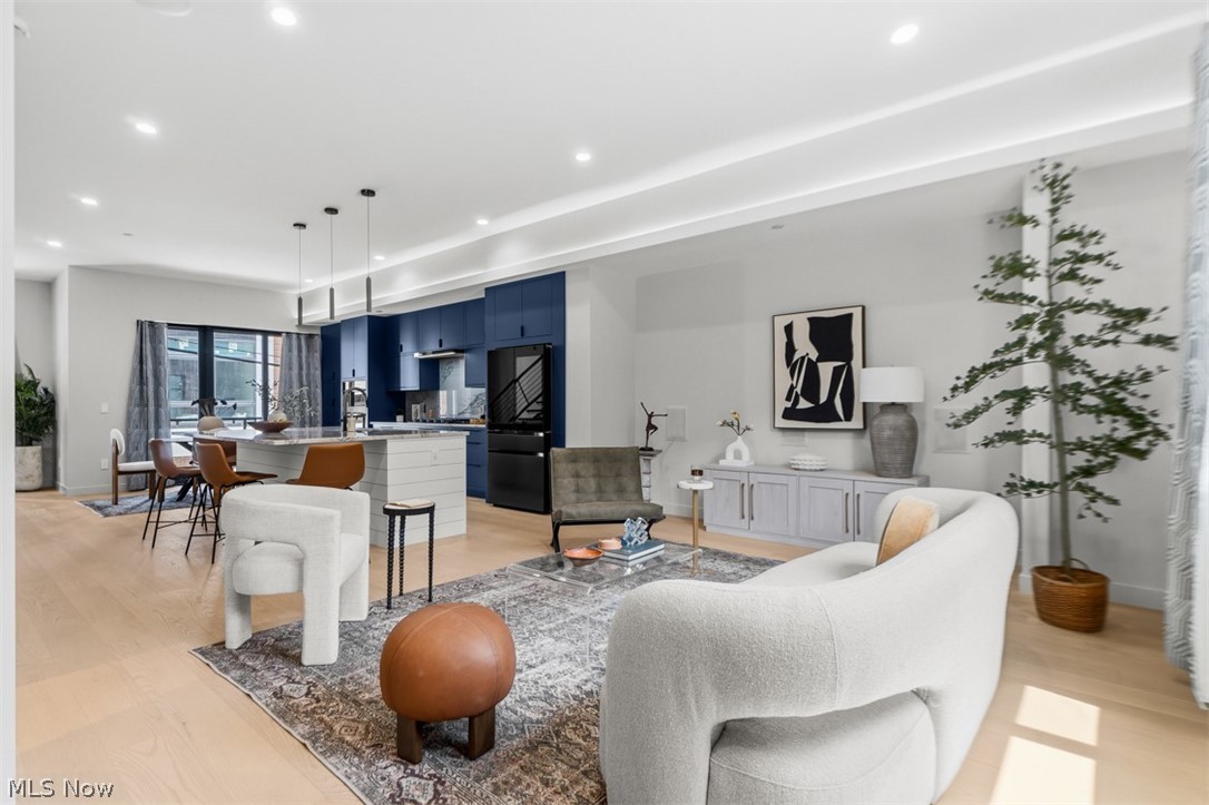 Hinge-Town-Homes - Residential