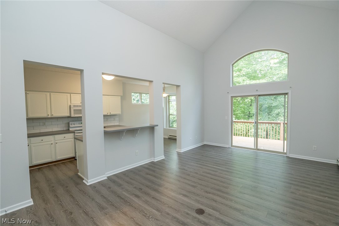 Creekside Of Pleasant Lakes - Residential