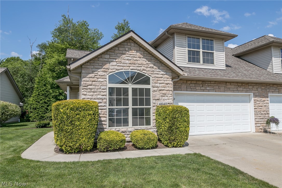 Creekside Of Pleasant Lakes - Residential