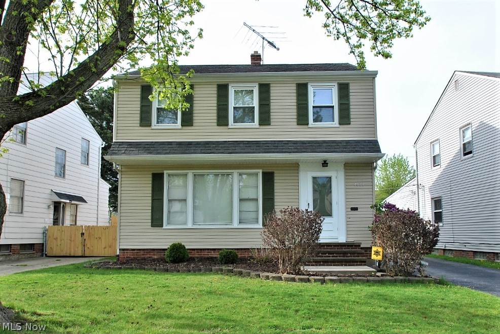 Spacious colonial with beautiful hardwood floors, updated kitchen & main bath, large family room with beamed cathedral ceiling , built-ins & access to deck! Convenient location near Whole Foods, Cedar Center, Oakwood Commons and Bexley Park! 2017 Hot water tank,  dishwasher and washer & dryer! Privacy fenced yard for your enjoyment!  This house is ready for you!