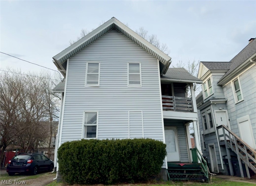 Welcome to 543 E Buchtel Avenue, a fantastic investment opportunity ideally located just minutes from the University of Akron, Summa Hospital, and with easy access to Route 8. This well-maintained duplex offers two separate units with excellent flexibility and income potential. The main level features a spacious kitchen, two comfortable bedrooms, a full bathroom, and a front porch. The upper unit includes three bedrooms, one bathroom, and a fully equipped kitchen. Conveniently located within walking distance to fast food restaurants, the YMCA, and other local amenities, this income-generating property offers both comfort and convenience. Easy access to bus transportation. Don’t miss your chance—schedule your private showing today! Soon to be fully rented. All details in the broker remarks