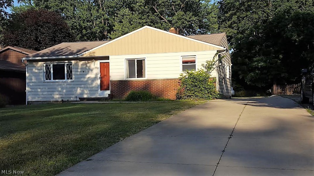 Easy living in this ranch style layout for rent  in a highly desirable area! 3 spacious bedrooms and 1.5 baths all on the first floor. Beautifully updated eat-in kitchen. 2 car detached garage. All adult applicants must apply online for credit, criminal and eviction background check and verify income. No Section 8.