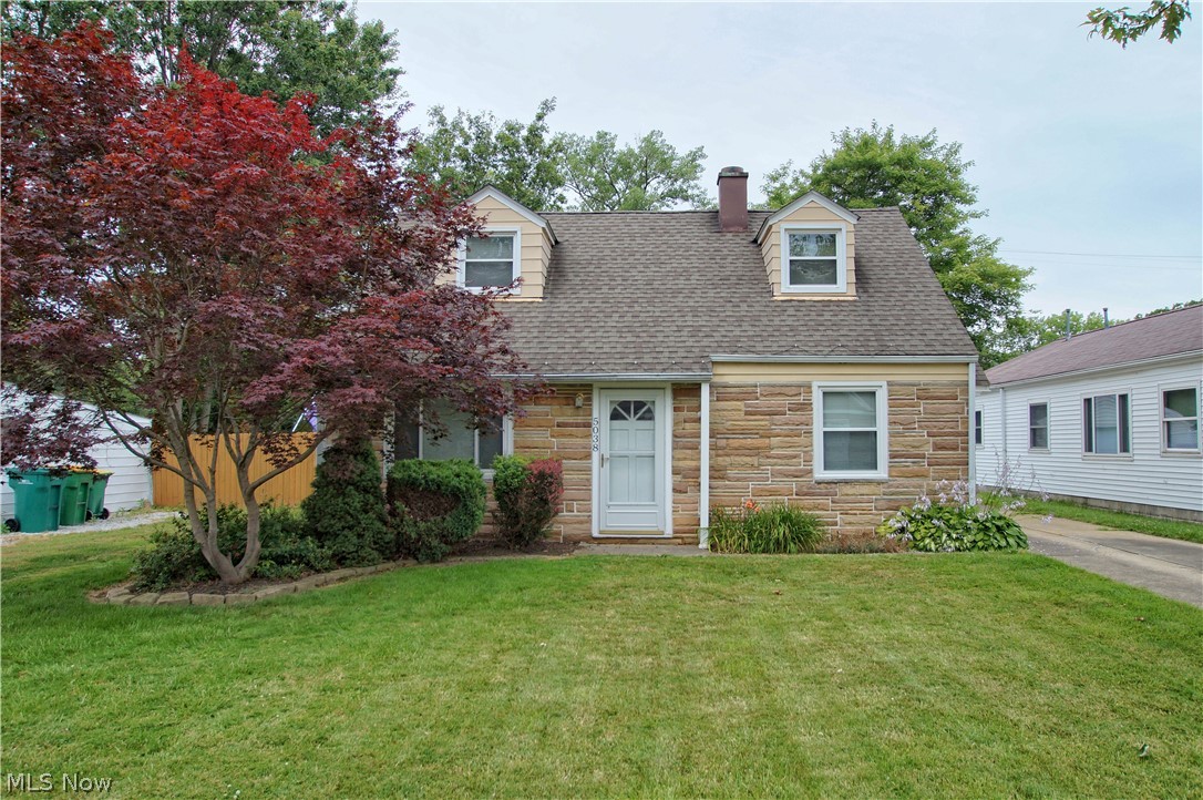 Darling bungalow in the Mentor Headlands.  Close to the lake.  Mentor schools.