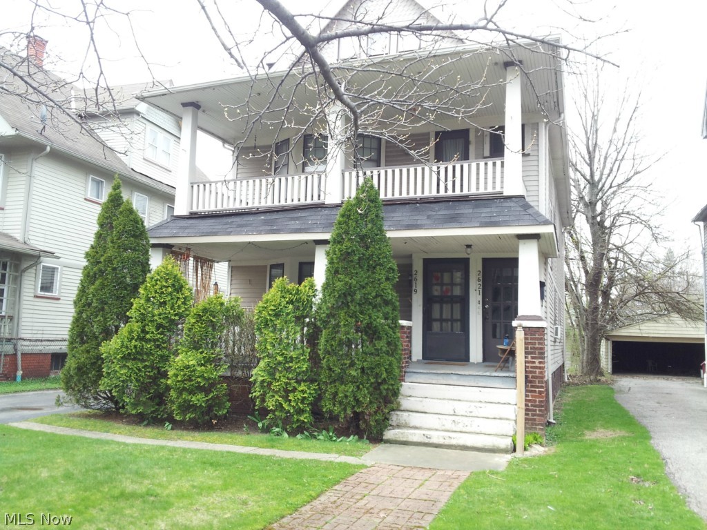 Cozy 3rd floor unit - 1 bedroom, living, kitchen & bath.  Some pet accepted with $25/deposit.