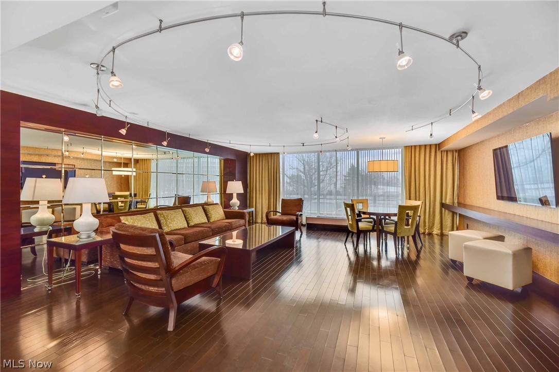 The Carlyle - Residential