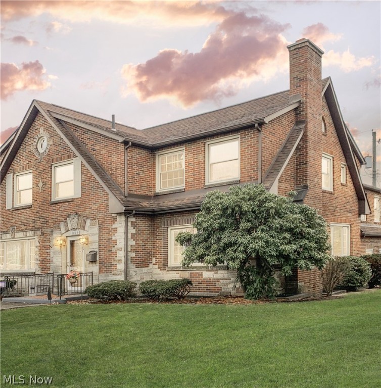 Come see this stunner. This Tri-level home has it all. 5 Bedrooms 4 baths in the heart of Steubenville.
Additional bedroom or office on the main level of the home. The home opens to a well light living room with a stone and marble fire place serving as the focal point. There is plenty of storage with the custom built-in cedar lined closet off the master. The kitchen is large and has a darling eat in breakfast nook. 
Newer windows, central air, gas furnance. This home is within walking distance of our local university, shopping and minutes away from Route 22. 
This home has it all, curb appeal, located on a quiet culdasac. The basement offers LOADS of entertainment possibility with a custom pine recreational room bar and bathroom. Do not miss the chance to see this home today!