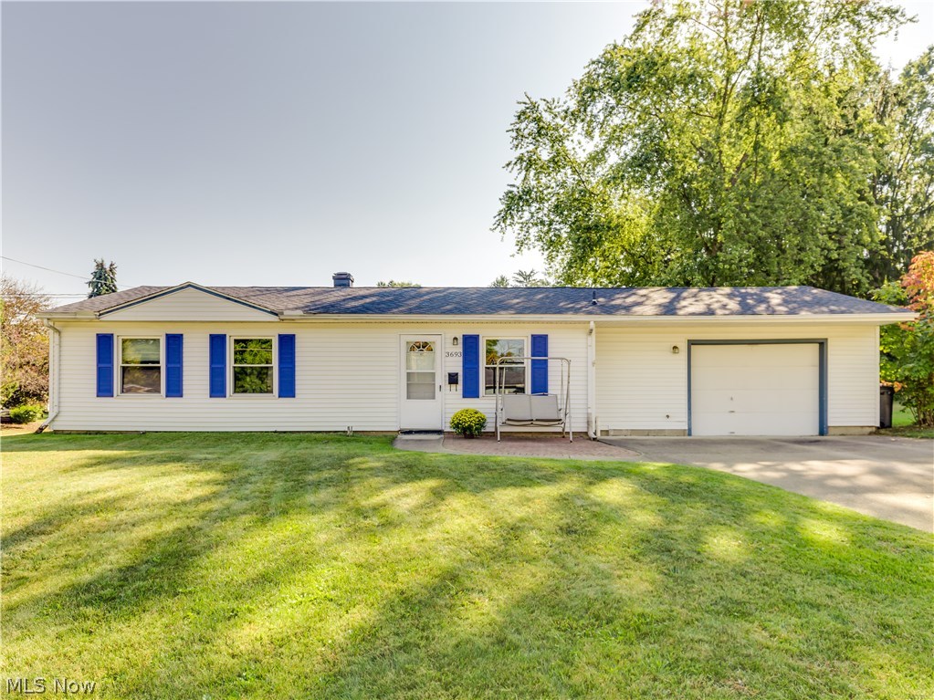 This Stow ranch is in an excellent location and has loads of important updates! Some highlights include the new A/C unit (2017), a roof that is less than 9 years old, and a newer furnace (2008). The windows are also updated, as is the utility room, and the hot water heater is under 5 years old! The interior is cheerful and features a formal dining room, as well as a bright kitchen with room for a breakfast table. (Appliances are included!) The backyard is fully fenced and the home is on a corner lot. With a super convenient location, the ease of one story living, and some major updates already done for you, this home is one you won't want to miss!