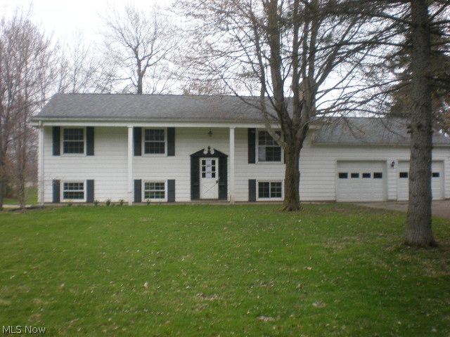 Nice country like living. Basement has full bath and kitchen, could be in-law suite or 2nd unit.  This is HUD case # 412-648963. Hud homes sold AS IS only.  Bids open to owner occupant, non profits and government entities only until:5/12/2014 11:59:59 PM  CT