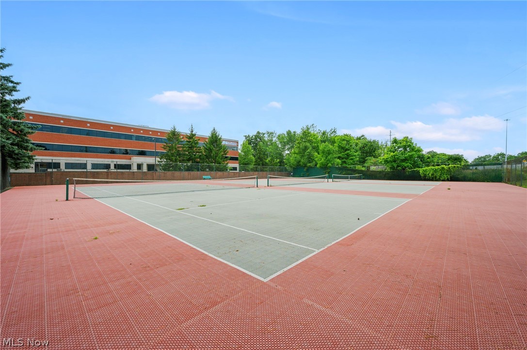 Woodhawk Club Condo - Residential