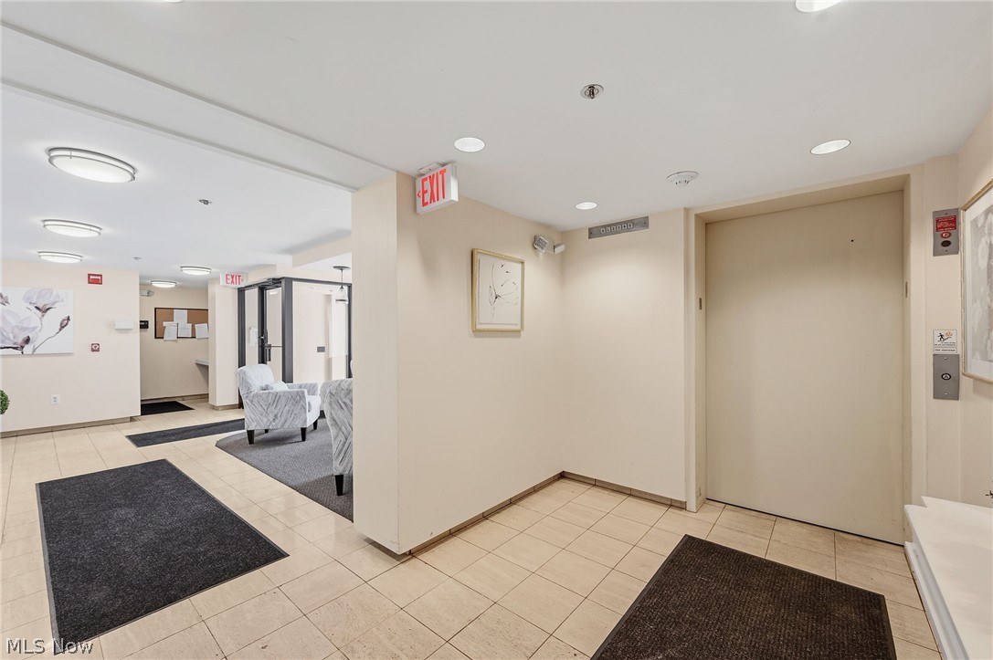 Woodhawk Club Condo - Residential