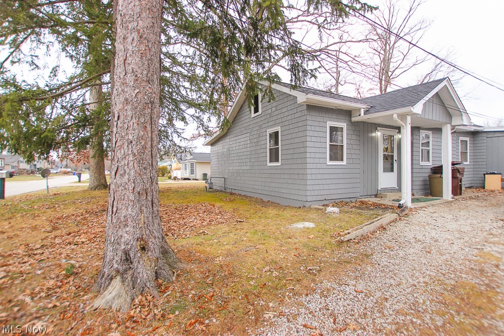 Home for Rent in Aurora.  2 bedroom 1 bath front unit.  Credit/Background/Evictions checked for each applicant above the age of 18.