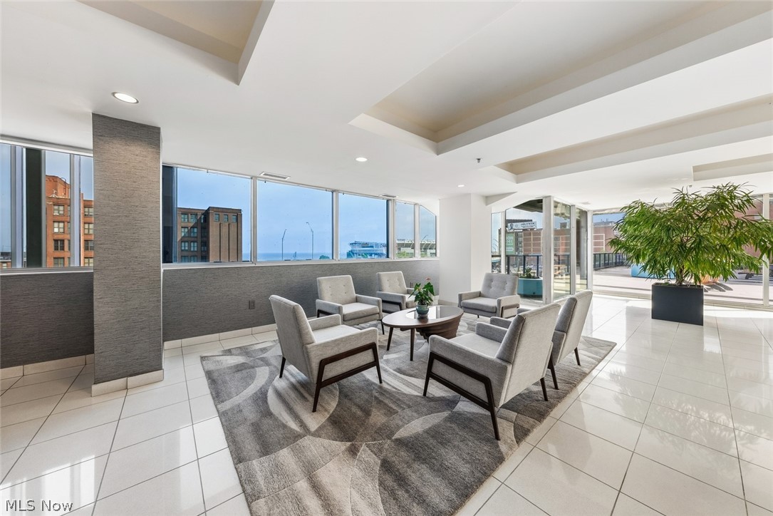 Pinnacle Condo - Residential