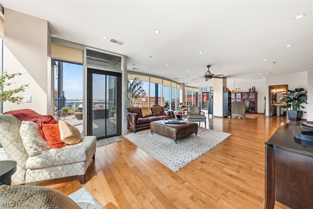 Pinnacle Condo - Residential