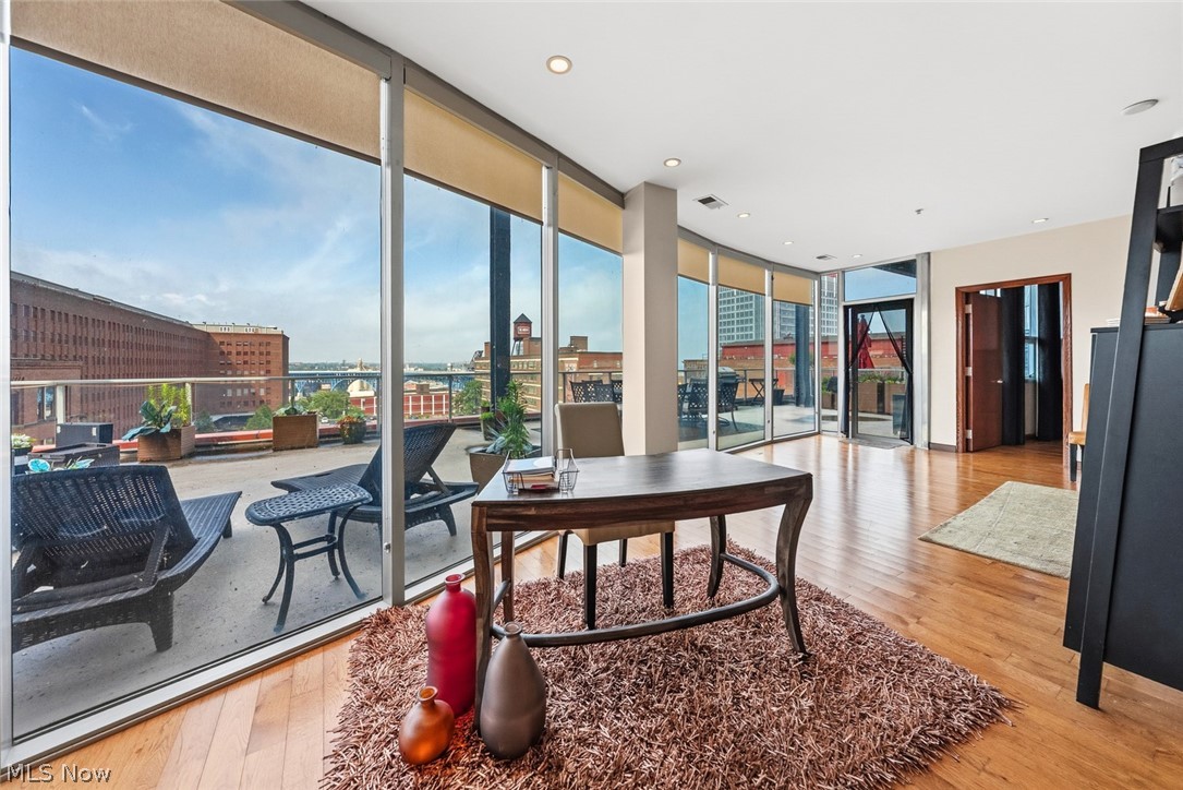 Pinnacle Condo - Residential