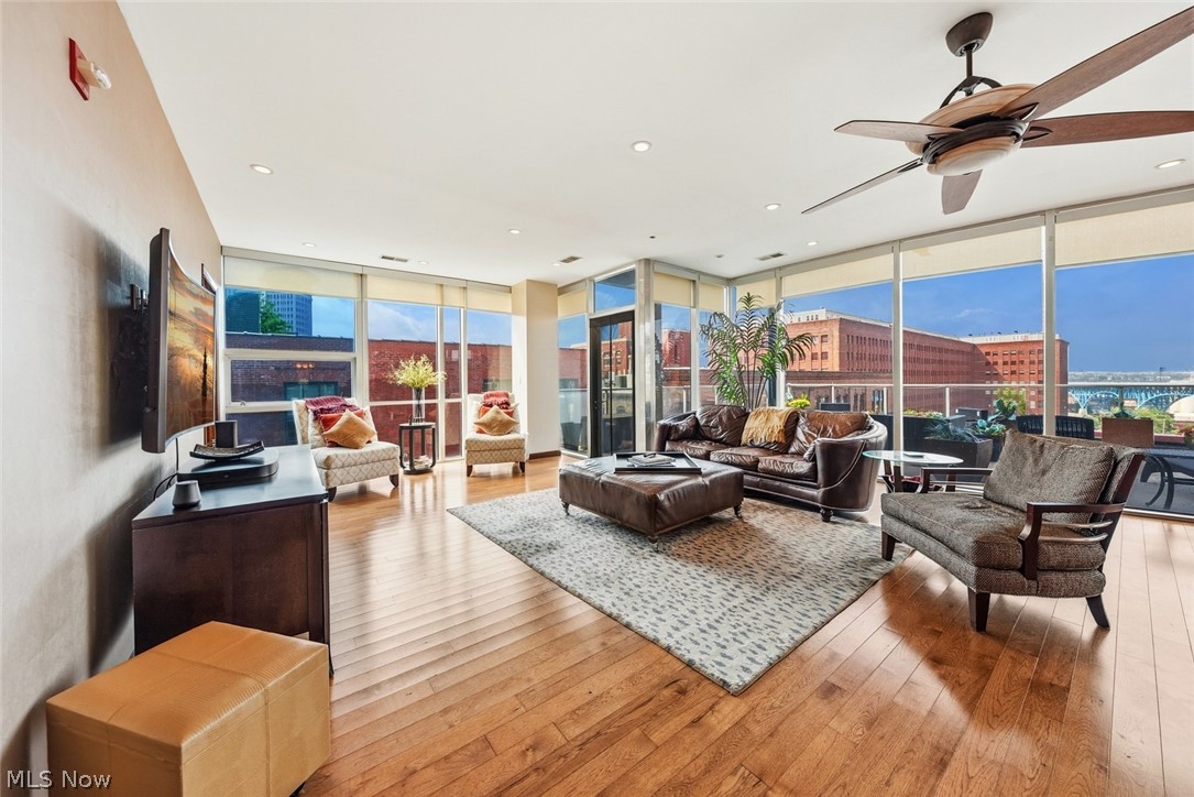 Pinnacle Condo - Residential