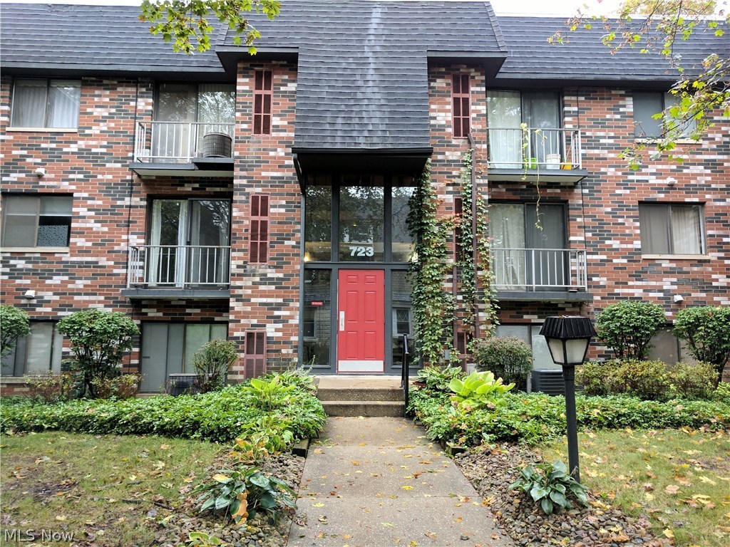 Royal Arms West - Residential Lease