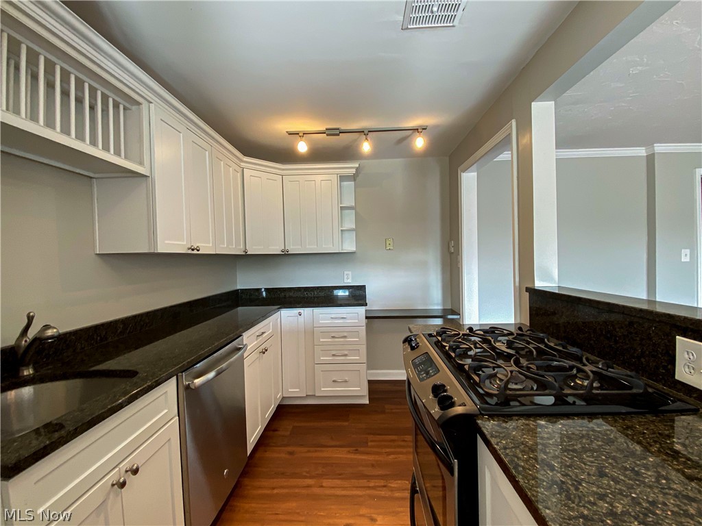 Carlyle Condo - Residential Lease