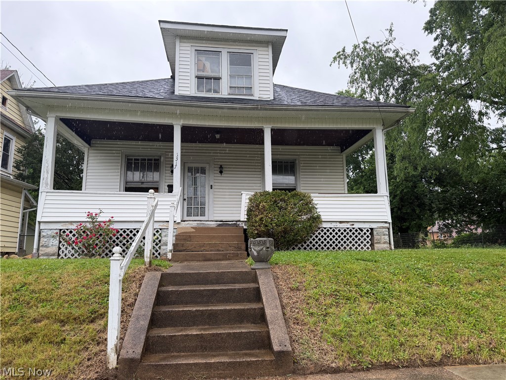 Discover the charm and potential of this delightful 3-bedroom, 1-bathroom home nestled in the heart of Parkersburg, WV. With a cozy layout and a single-stall garage, this property offers the perfect canvas for you to add your personal touches and truly make it your own.
Enjoy the convenience of being just moments away from shopping, entertainment, and parks. The spacious backyard provides ample room for outdoor activities or gardening, brimming with possibilities. Don’t miss the chance to turn this gem into your dream residence!