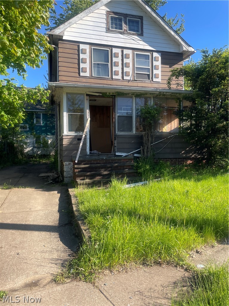 Great opportunity for investors or rehabbers looking for their next project with this 3-bedroom, 1-bath Colonial. With solid bones and a spacious layout, this property offers the perfect chance to bring your vision to life and add value. Buyers, contact your own Realtor for inquires, showings and to make an offer. NO sight unseen offers, No Wholesalers, NO contract assignments and NO seller financing. No email, phone or text offers from non- agents. Seller does NOT have any additional information regarding this property. Being sold AS-IS. Seller will NOT make any repairs.