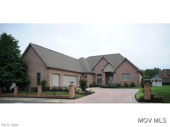 Custom total one floor living!  All brick 2002 construction features three or four bedrooms, two full and two half baths, fireside great room w/built-ins,gourmet style kitchen, fully equipped media room, 17 X 15 owners wing, gallery to common courtyard and the quality of hardwood floors. Stylish tasteful dÃ©cor,oversized three car garage w/ motor court approach, perfect one owner condition and THE PROTECTION OF A HOME WARRANTY. Restrictive Covenants apply. Seller has relocated.  Elem: Vienna Elementary School  Elem/Bus: N  JrHigh: Jackson Jr. High School  JrHigh/Bus: N  High: Parkersburg High  High/Bus: N  Fire: CIT  Police: CTY  PossFreeGas: N  ;SQFT=Fin L1:2680, Fin L2:480, Fin Bsmt:450, Fin Above:2610, Fin Total:3610, Unfin Bsmt:1900, Unfin Above:1900;GAR= 3 Car Built In, 3 Car Det, Heated, Opener(s);PRKG= Parking Pad