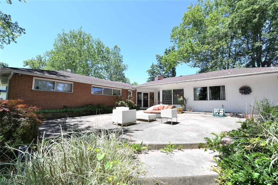 This ranch home that is on the golf course offers 4 bedrooms 2 full baths, large living room and family room on the main floor, Master suite offer a sitting room over looking the golf course, finished lower level and  2 car garage