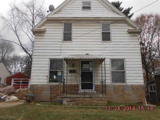 Nice 3 bedroom, 1 bath colonial on quiet dead end street.  This home has enclosed porch off large kitchen, nice fireplaced living room, formal dining room, nice bedrooms and 1 car detached garage. This is a Fannie Mae Homepath property. Call listing agent for details.  Selling as is where is. 1000.00 min EMD. Buyer responsible for any inspections and repairs needed