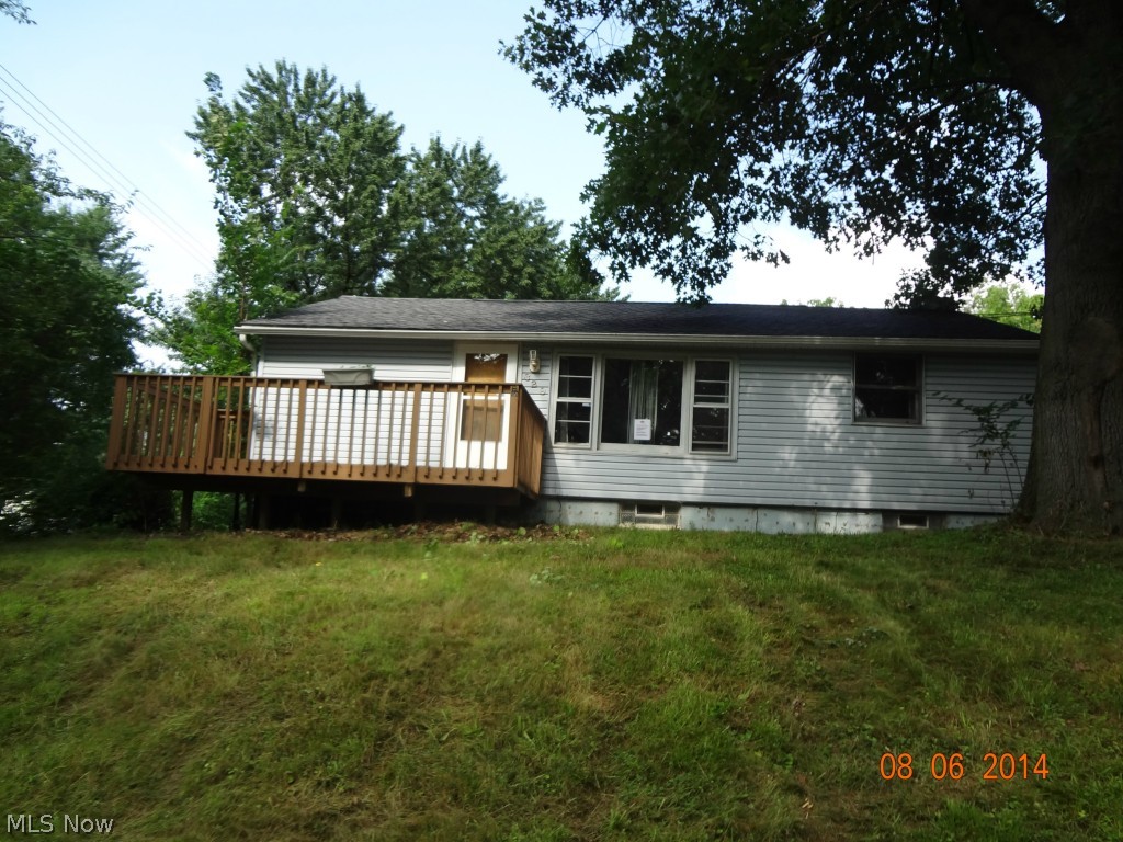 Cute starter or rental property.  Newer vinyl windows, updated kitchen, electric and furnace.  Potential for more bedrooms or rec room in the walkout basement.