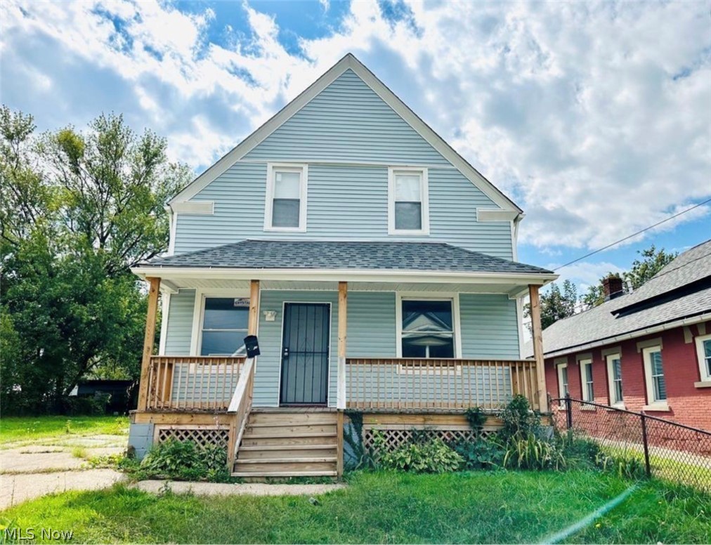 New duplex just hit the market ?? Cleveland West Side — right in the path of growth.
This one checks all the boxes.... Spacious units and more. Down unit: 2 bedrooms + bonus office space.
Up unit: 3 bedrooms and ample space. This property is fully occupied = income from day one. This isn’t just a property… it’s a play. Updated electrical, newer furnaces, newer hot water tanks, laundry hook up for both units. Don't miss out on this fantastic opportunity!