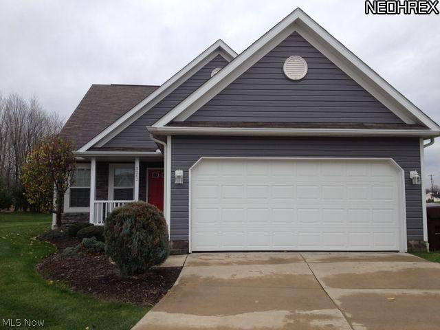 Awesome open floorplan home available in Kent! Modern neutral colors, vaulted ceilings, great master suite.  Dont miss it!
