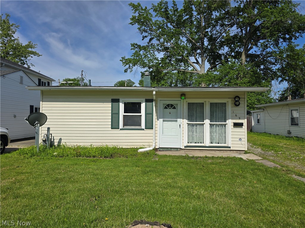 Welcome to 169 Boston Avenue in Elyria! This charming 2-bedroom, 1-bath ranch offers affordable, low-maintenance
living and is packed with potential.
Inside, you'll appreciate the vaulted ceilings in both the living room and primary bedroom, creating an open, airy feel and making the home live larger than its footprint suggests. The functional layout, manageable size, and practical
amenities make this property an attractive option for a variety of buyers.
Whether you're a first-time homebuyer, looking to downsize, or an investor seeking to add to your rental portfolio, this
home presents a fantastic opportunity. Conveniently located and easy to maintain, this affordable ranch is ready for
you to make it your own. Schedule your showing today!
All appliances stay, including the washer, dryer, refrigerator, stove, and dishwasher, making moving in a breeze.
Home is being Sold As Is