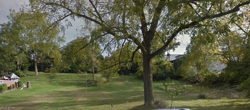 One of the few lots available for development in downtown St. Clairsville. Three parcels totalling .61 acres less than one block from the Belmont County Courthouse. Frontage 132 feet on Newell Avenue, 189 feet on St. David Alley.